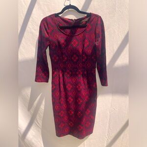 Long-sleeved, stretchy shift dress